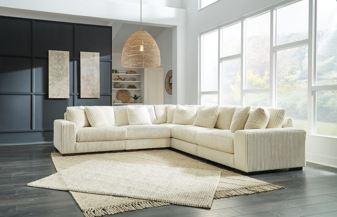 Lindyn Sectional